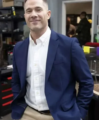 Luke Macfarlane Shifting Gears S02 Blue Blazer