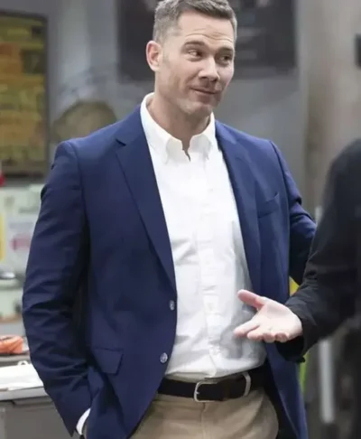 Luke Macfarlane Shifting Gears S02 Blue Blazer