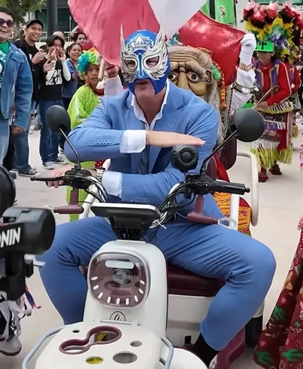 El Grande Americano Lucha Libre AAA Worldwide Blue Suit