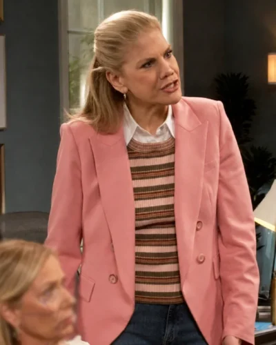 Leanne S02 Kristen Johnston Pink Blazer