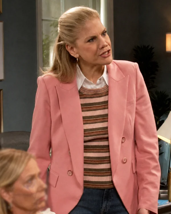 Leanne S02 Kristen Johnston Pink Blazer
