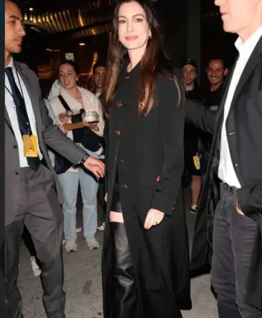 Aooprentice The Apprentice Premiere Anne Hathaway Black Coat